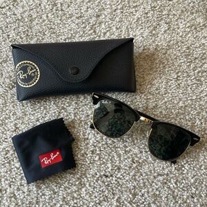 Ray Ban Women’s sunglasses NWOT - includes case and cloth